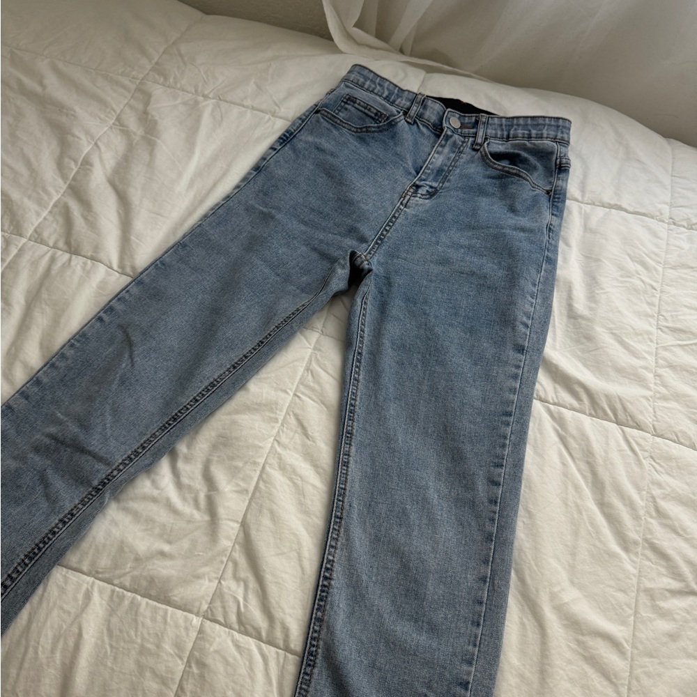 Frayed hem denim skinny jeans
